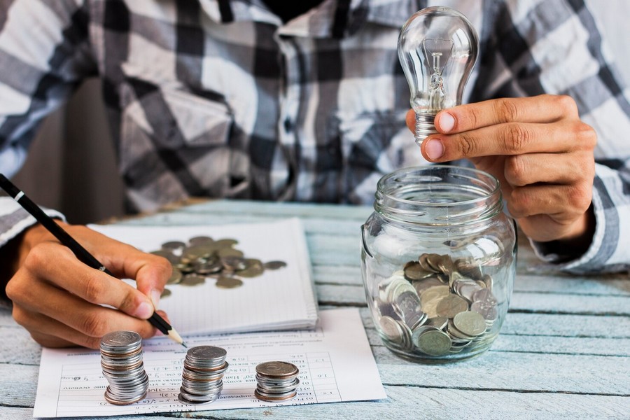 Dicas para economizar dinheiro e prosperar financeiramente mesmo ganhando pouco